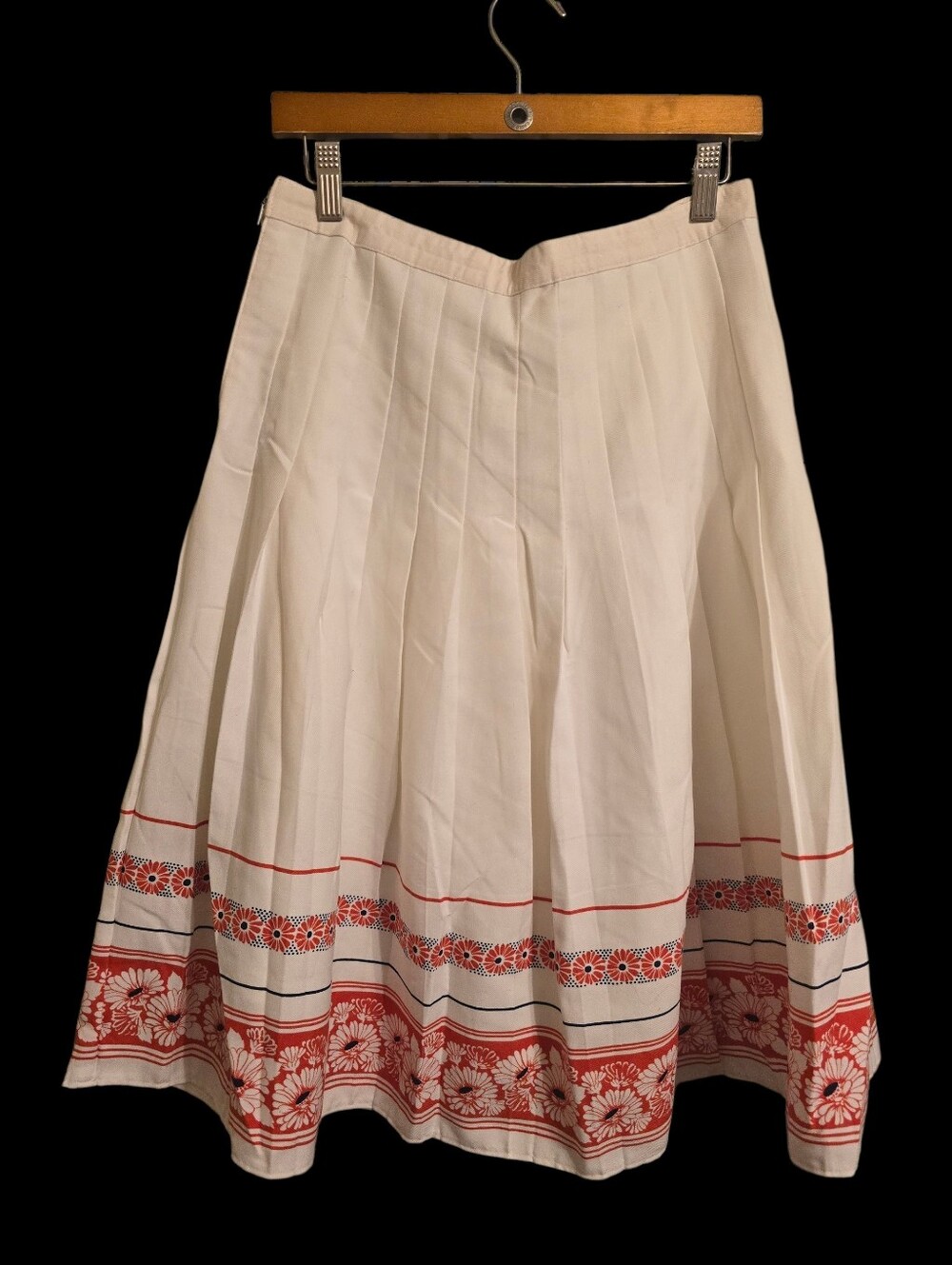 🔥CLEAROUT ADD 3 FIRE LISTINGS FOR 50%🔥Vintage | Pleated Skirt W/Floral Border